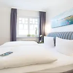 Strandvilla Seeadler Hinter Duene Und Meer